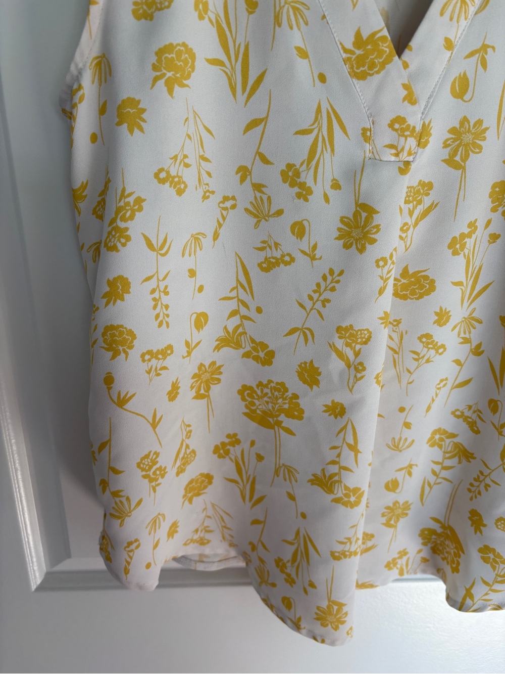Ann Taylor S White Sleeveless V-Neck Camisole with Yellow Floral Print - Picture 3 of 7